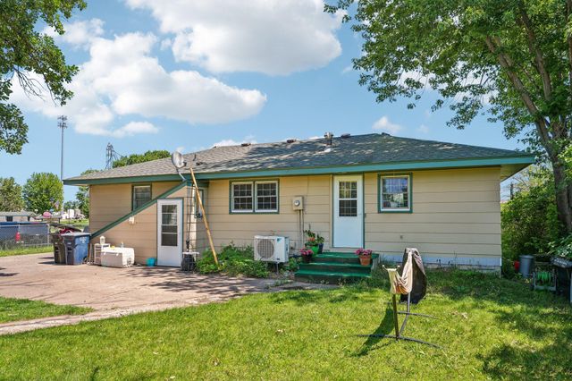 38804 8th Avenue, North Branch, MN 55056