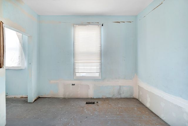 8626 S Kingston Avenue, Chicago, IL 60617