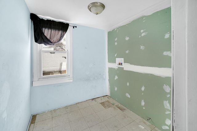 8626 S Kingston Avenue, Chicago, IL 60617