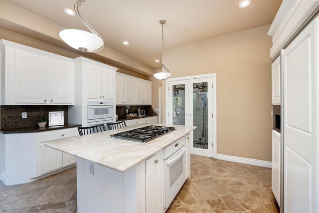 100 Englehart Dr, Folsom, CA 95630