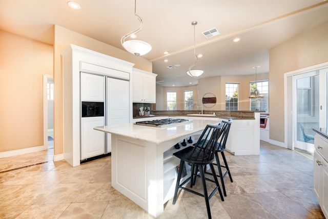 100 Englehart Dr, Folsom, CA 95630