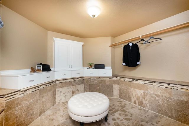 100 Englehart Dr, Folsom, CA 95630