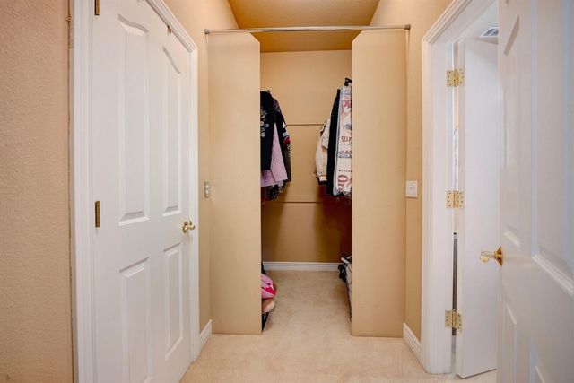 100 Englehart Dr, Folsom, CA 95630