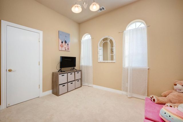 100 Englehart Dr, Folsom, CA 95630