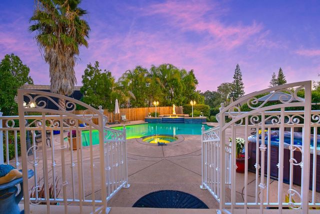 100 Englehart Dr, Folsom, CA 95630