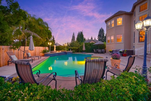 100 Englehart Dr, Folsom, CA 95630