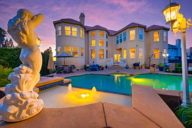 100 Englehart Dr, Folsom, CA 95630