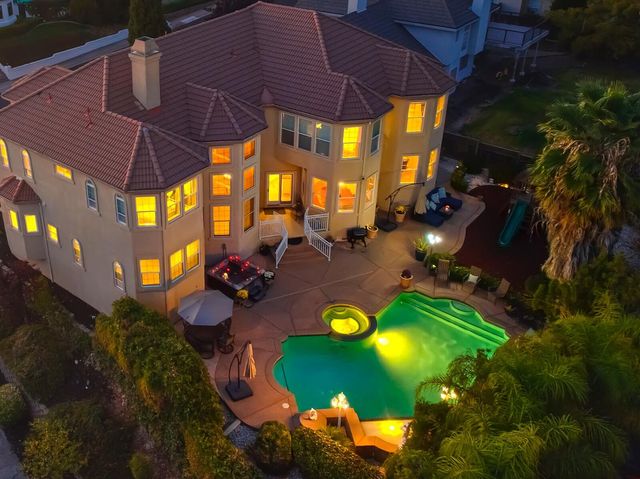 100 Englehart Dr, Folsom, CA 95630