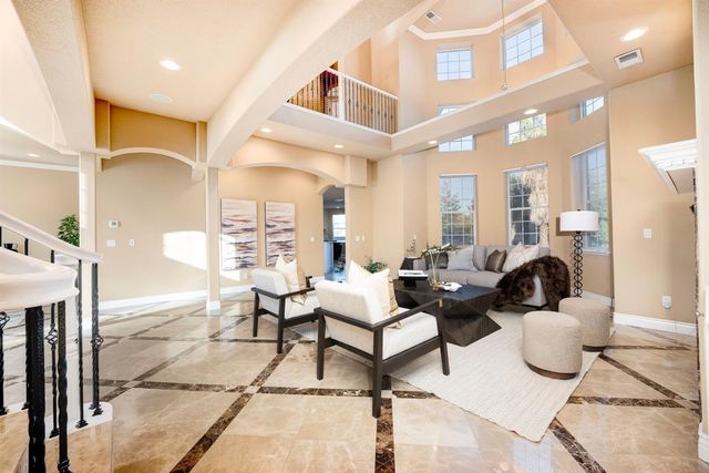 100 Englehart Dr, Folsom, CA 95630