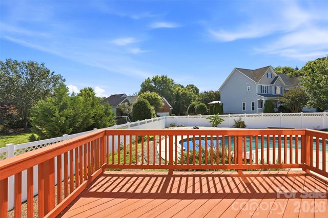 13937 Dovehunt Place, Charlotte, NC 28277