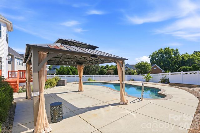 13937 Dovehunt Place, Charlotte, NC 28277