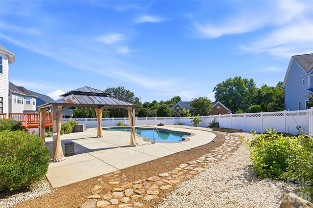 13937 Dovehunt Place, Charlotte, NC 28277
