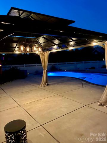 13937 Dovehunt Place, Charlotte, NC 28277