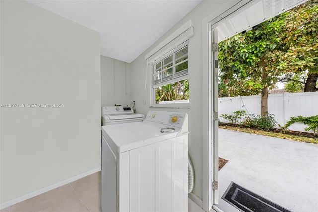 1320 NE 27th Ave 1, Pompano Beach, FL 33062