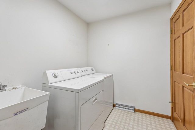 450 Concord Drive, Oregon, WI 53575