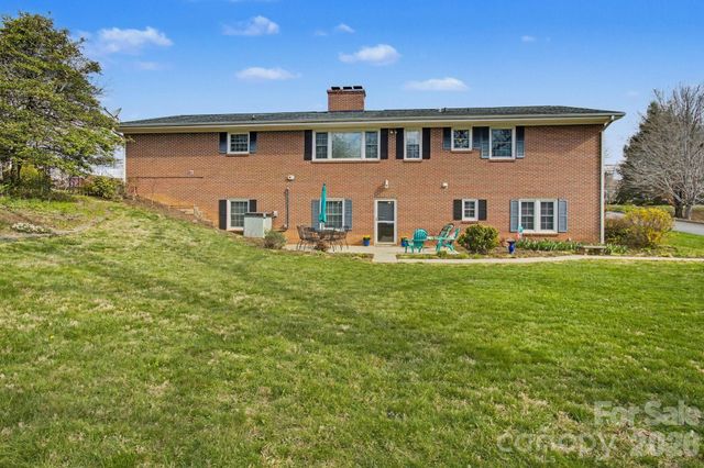 24 Church Street, Weaverville, NC 28787