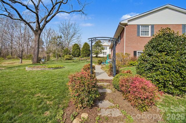 24 Church Street, Weaverville, NC 28787