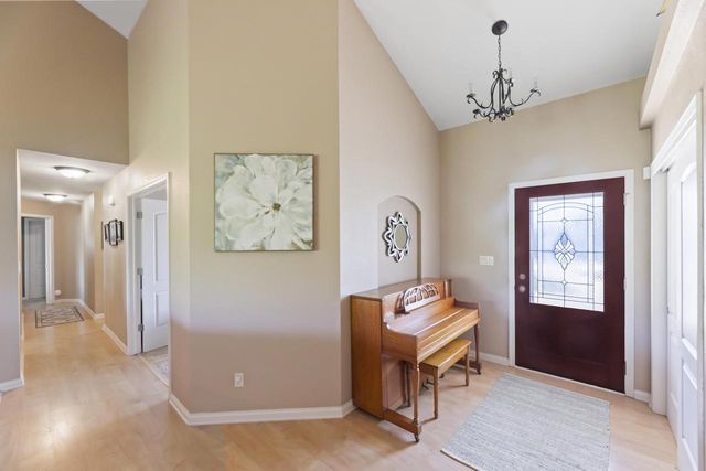 N86W27678 Meadowview COURT, Hartland, WI 53029