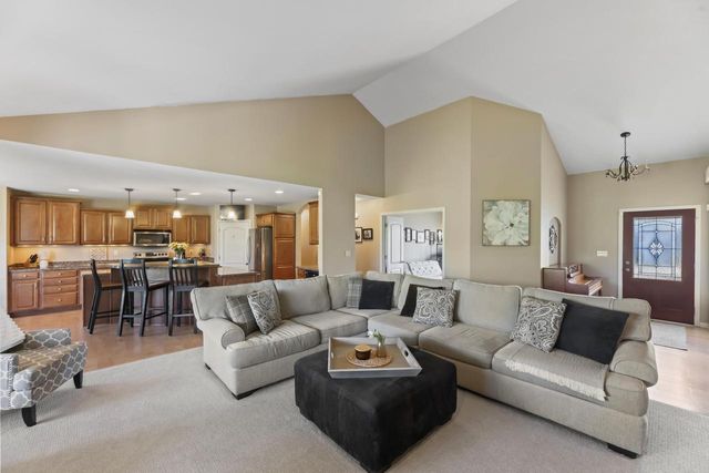 N86W27678 Meadowview COURT, Hartland, WI 53029