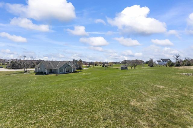 N86W27678 Meadowview COURT, Hartland, WI 53029