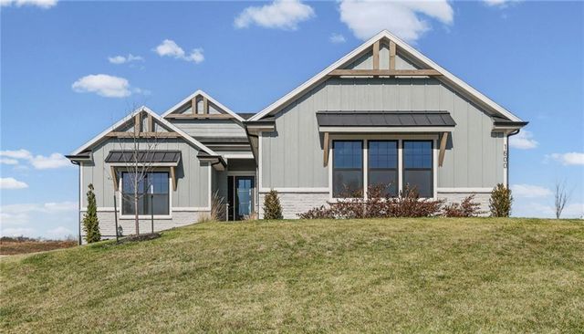 1600 SW 27th Street, Lee's Summit, MO 64082