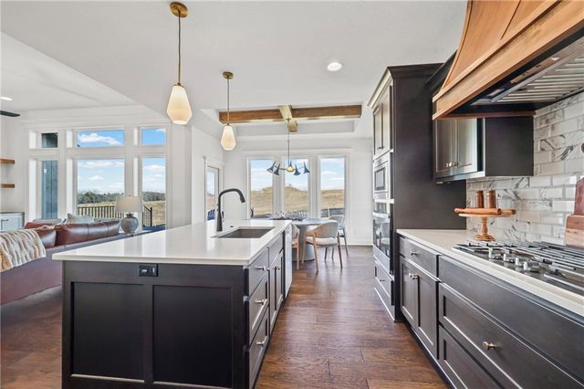 1600 SW 27th Street, Lee's Summit, MO 64082