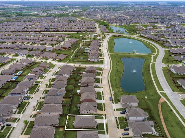 2800 Lakeside Drive, Aubrey, TX 76227