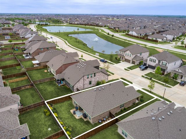 2800 Lakeside Drive, Aubrey, TX 76227