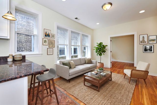 7209 N DAMEN Avenue 3, Chicago, IL 60626