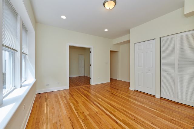 7209 N DAMEN Avenue 3, Chicago, IL 60626