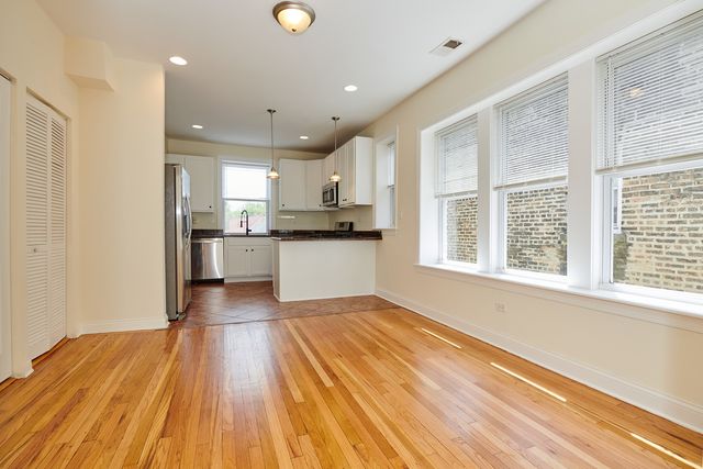 7209 N DAMEN Avenue 3, Chicago, IL 60626