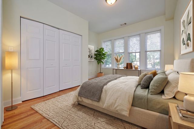 7209 N DAMEN Avenue 3, Chicago, IL 60626