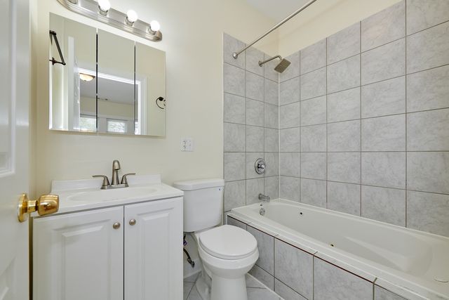 7209 N DAMEN Avenue 3, Chicago, IL 60626