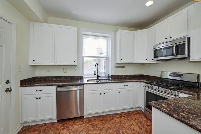 7209 N DAMEN Avenue 3, Chicago, IL 60626