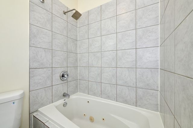7209 N DAMEN Avenue 3, Chicago, IL 60626