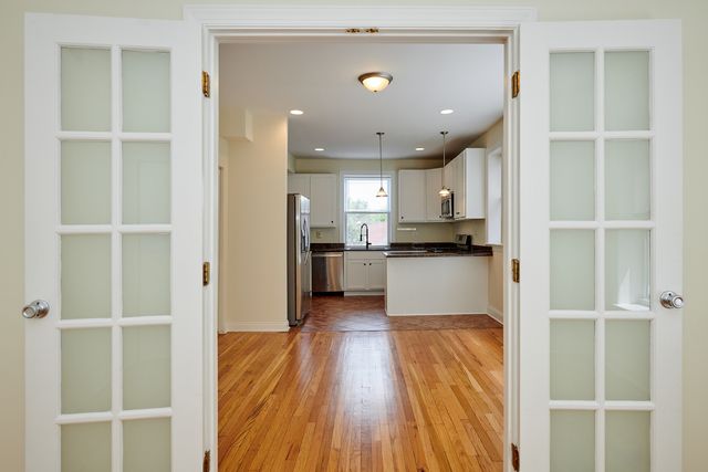 7209 N DAMEN Avenue 3, Chicago, IL 60626