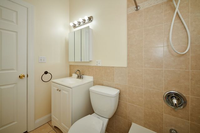 7209 N DAMEN Avenue 3, Chicago, IL 60626