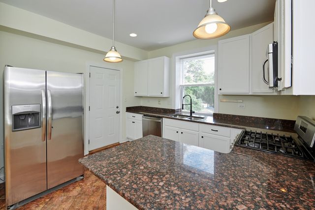 7209 N DAMEN Avenue 3, Chicago, IL 60626
