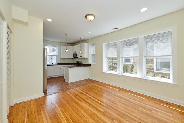 7209 N DAMEN Avenue 3, Chicago, IL 60626