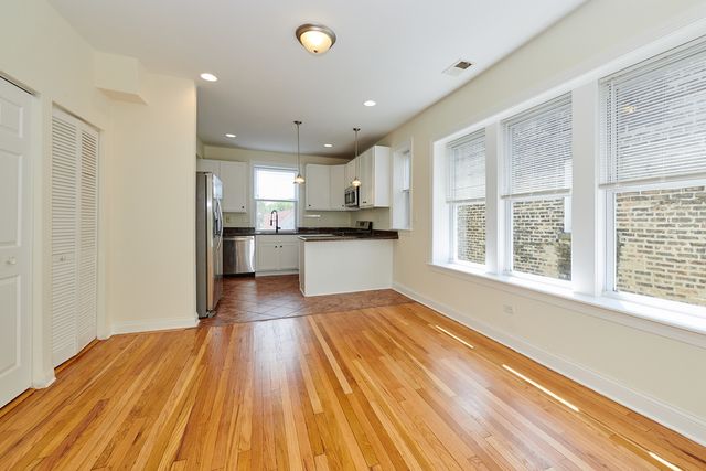 7209 N DAMEN Avenue 3, Chicago, IL 60626