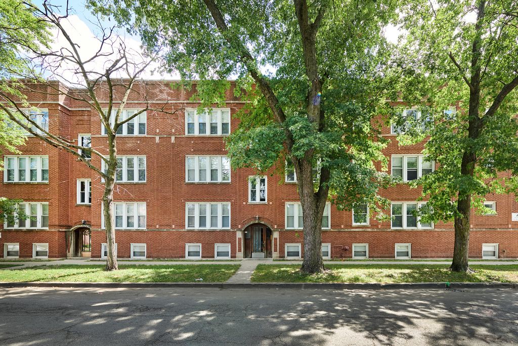 7209 N DAMEN Avenue 3, Chicago, IL 60626