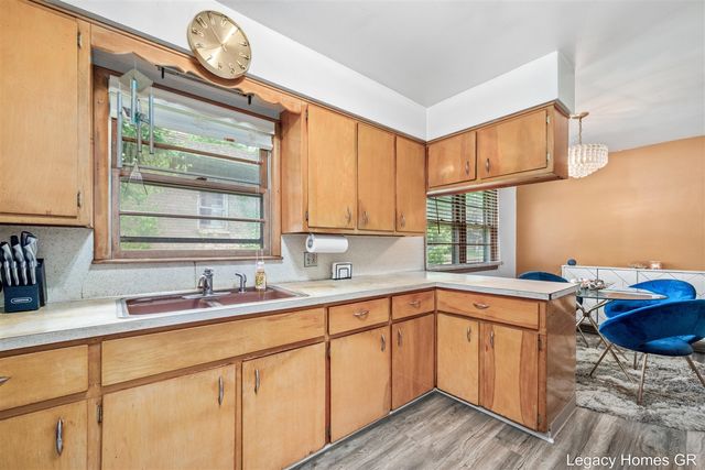 2757 Vassar Drive, Grand Rapids, MI 49506