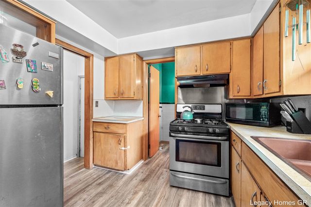 2757 Vassar Drive, Grand Rapids, MI 49506