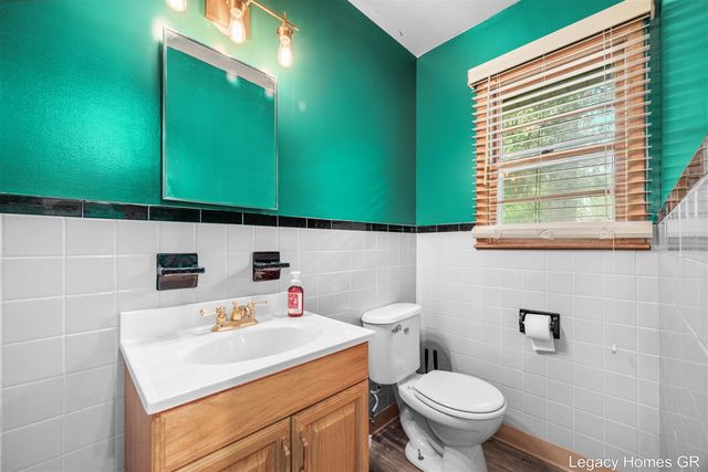 2757 Vassar Drive, Grand Rapids, MI 49506