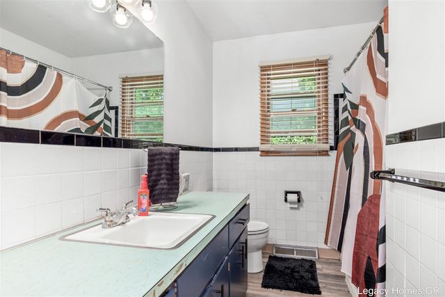 2757 Vassar Drive, Grand Rapids, MI 49506