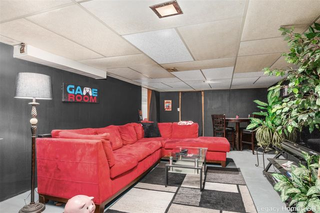 2757 Vassar Drive, Grand Rapids, MI 49506