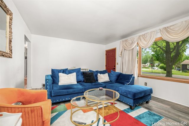2757 Vassar Drive, Grand Rapids, MI 49506