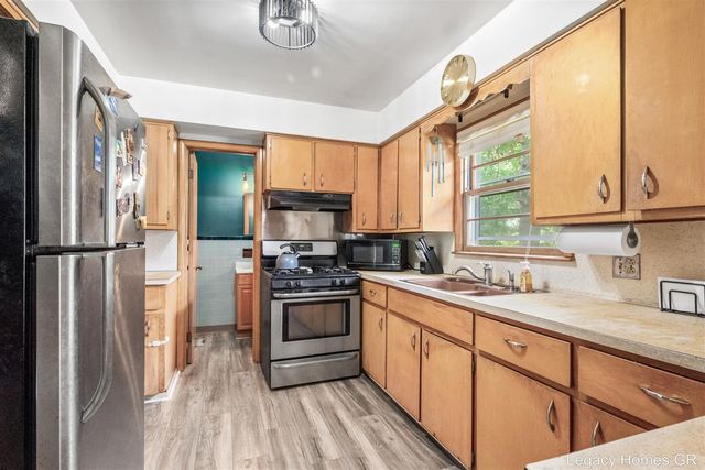 2757 Vassar Drive, Grand Rapids, MI 49506