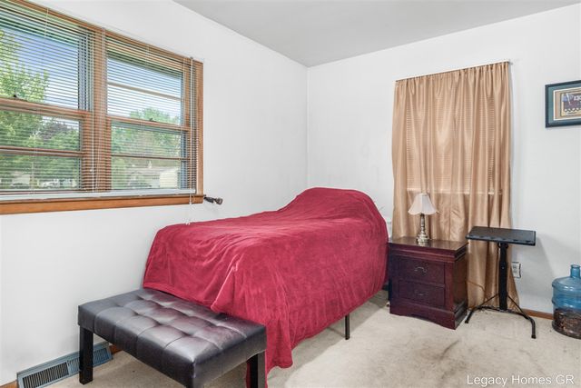 2757 Vassar Drive, Grand Rapids, MI 49506