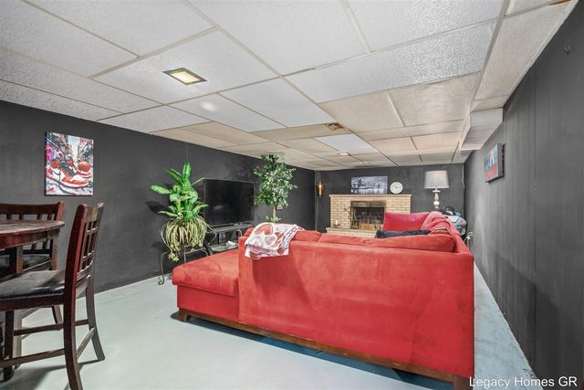 2757 Vassar Drive, Grand Rapids, MI 49506
